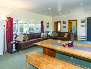 TV - The Station - Ohakune Holiday Home (Ohakune)