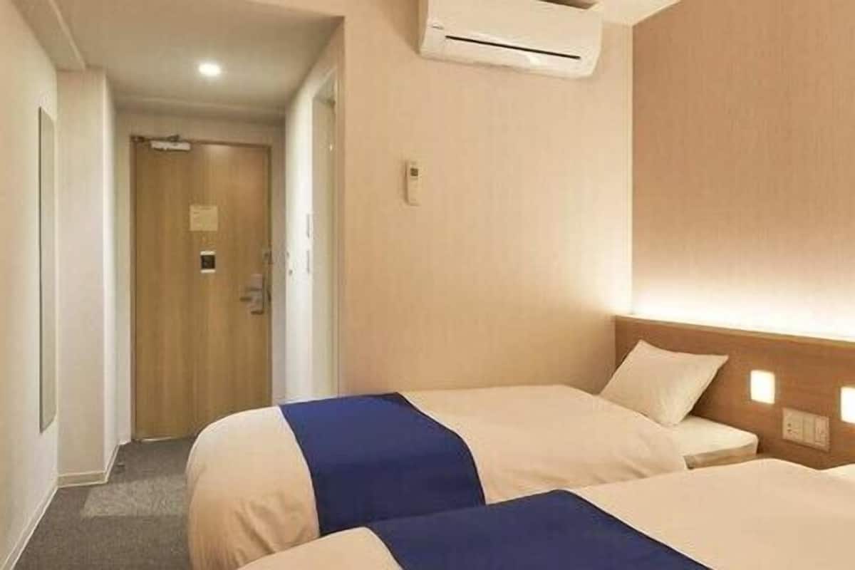 Desk, WiFi (free), bed sheets
