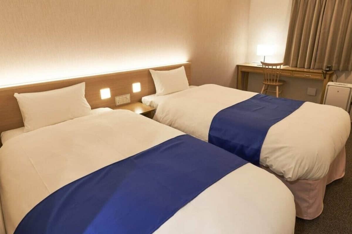 Desk, WiFi (free), bed sheets
