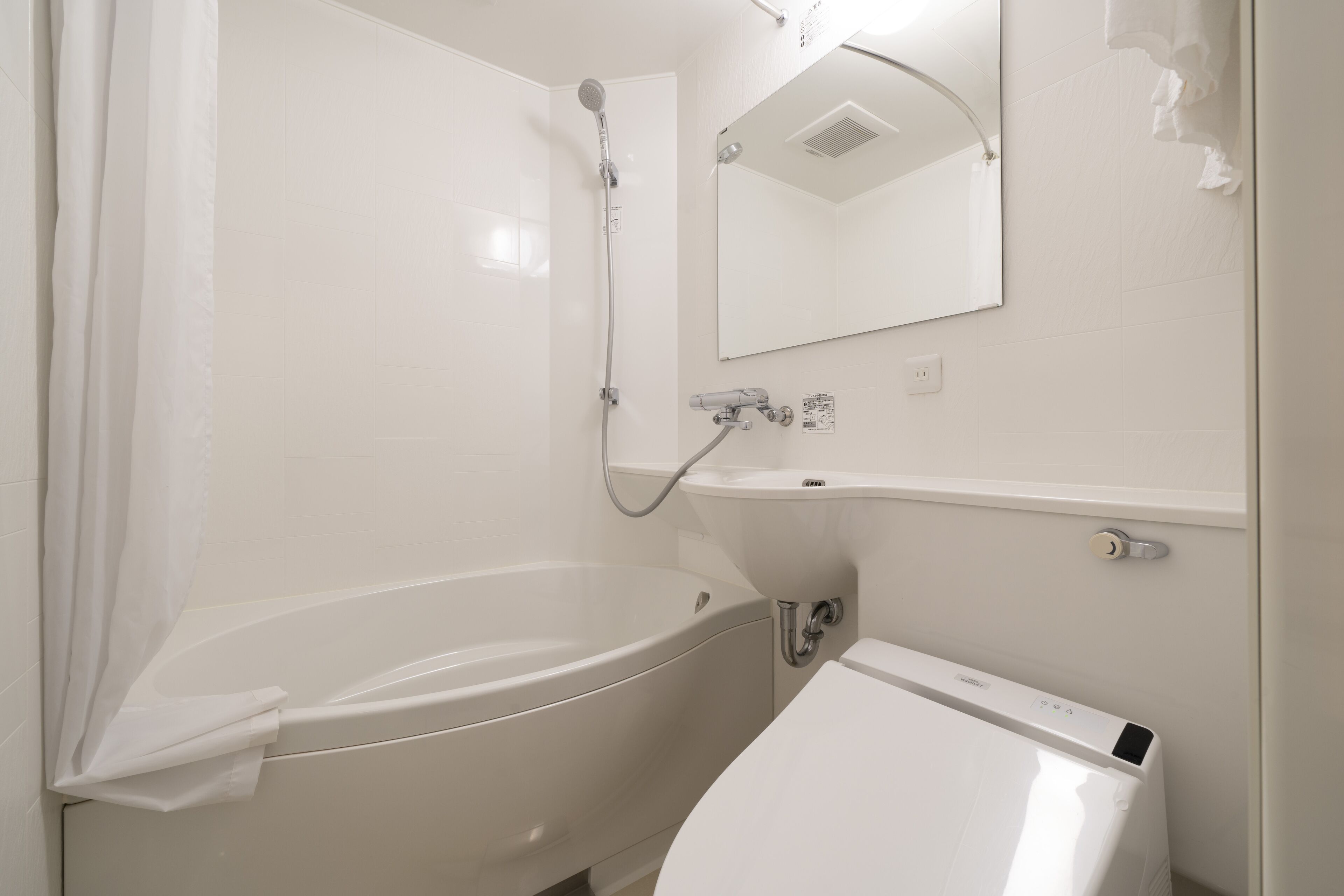 twin economy room 2 | bathroom | combined shower/bathtub, free toiletries, hair dryer, slippers