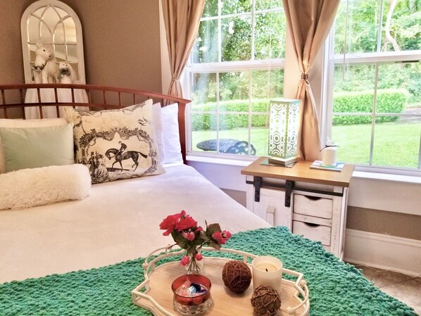 2 bedrooms, in-room safe, desk, iron/ironing board