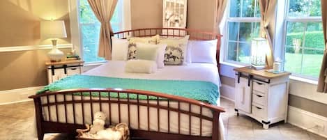 2 bedrooms, in-room safe, desk, iron/ironing board