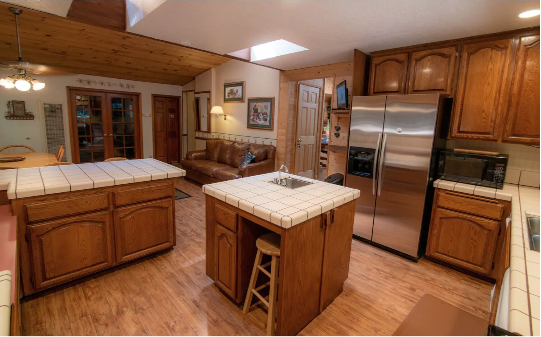 Spacious Large Homestyle Family Cabin  in LMP Arnold