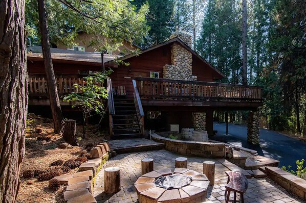 Terrace/patio - Spacious Large Homestyle Family Cabin in LMP Arnold (Arnold)