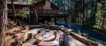 Spacious Large Homestyle Family Cabin in LMP Arnold