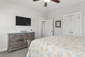 5 bedrooms, iron/ironing board, WiFi, bed sheets