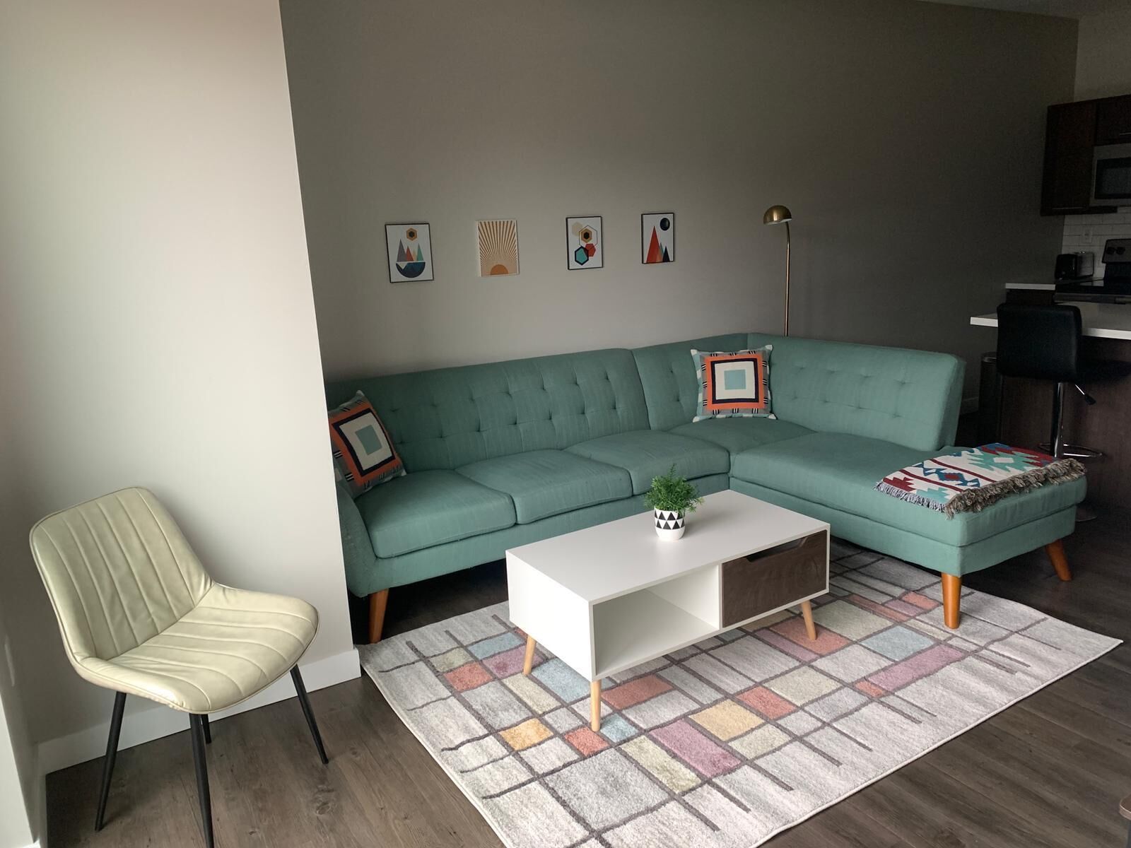 Contemporary 1BD/1BA + Pool - Downtown Des Moines