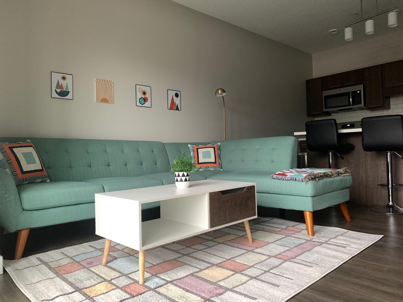 Contemporary 1BD/1BA + Pool - Downtown Des Moines