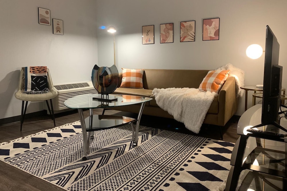 Bright 1BD/1BA + Rooftop - Downtown Des Moines