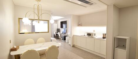 Habitación familiar | 1 habitación, ropa de cama de alta calidad y decoración personalizada