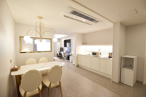 أغطية فراش متميزة وبديكورات فريدة لكل غرفة وطراز فريد لكل وحدة ومكتب