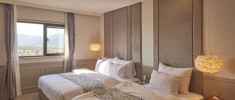 Habitación familiar con 2 camas individuales | Ropa de cama de alta calidad y decoración personalizada