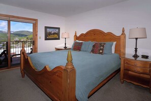 4 bedrooms, desk, iron/ironing board, travel crib - Sagebrush, Ski in/out, hot tub, dog friendly (Gunnison)
