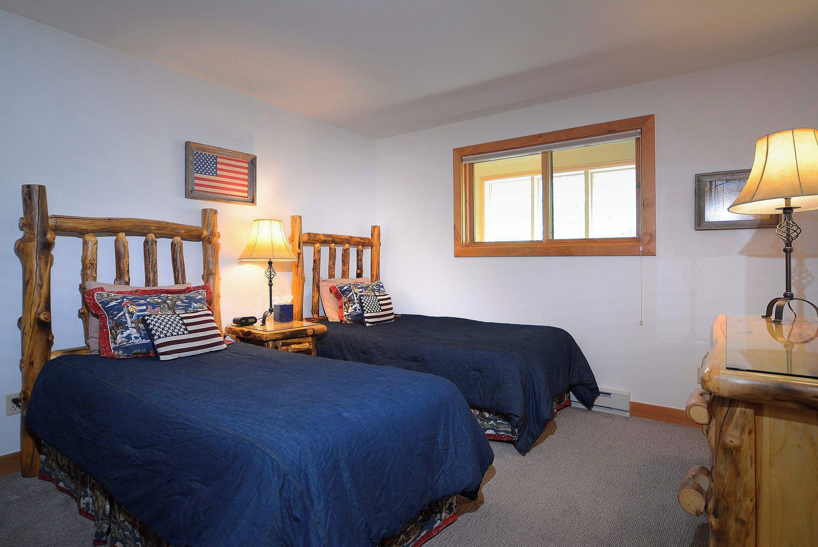 4 bedrooms, desk, iron/ironing board, travel crib