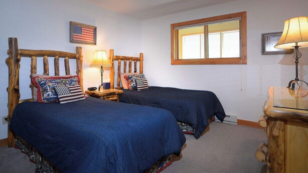 Unclassified image, 1 of 26, button - Sagebrush, Ski in/out, hot tub, dog friendly (Gunnison)