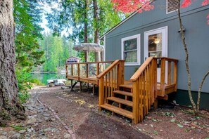 Terrace/patio - Take a Break at Wye Lake - 2 BR Lakefront Cabin (Port Orchard)