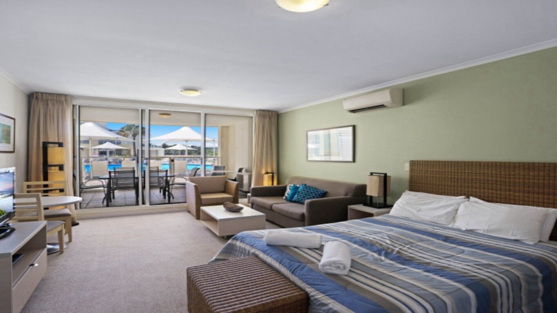 SEASIDE ESCAPE - ETTALONG BEACH RESORT