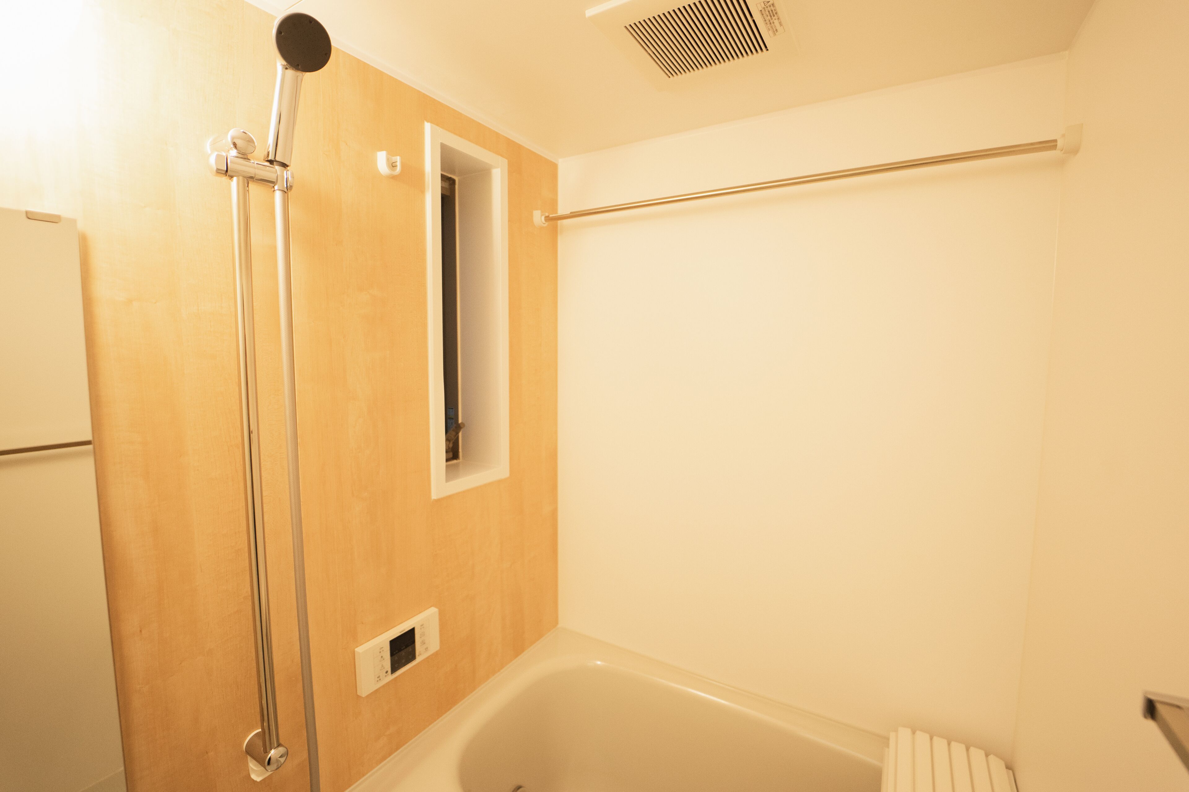 Separate bathtub and shower, free toiletries, hair dryer