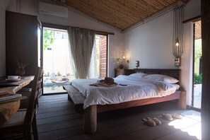 Deluxe Double Room | Minibar, desk, laptop workspace, blackout curtains - Leranda Homestay (Hue)