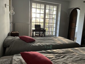 4 Schlafzimmer, Bügeleisen/Bügelbrett, WLAN