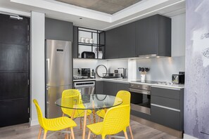 Comfort Apartment | In-room dining - The Signature 412 (Cape Town)
