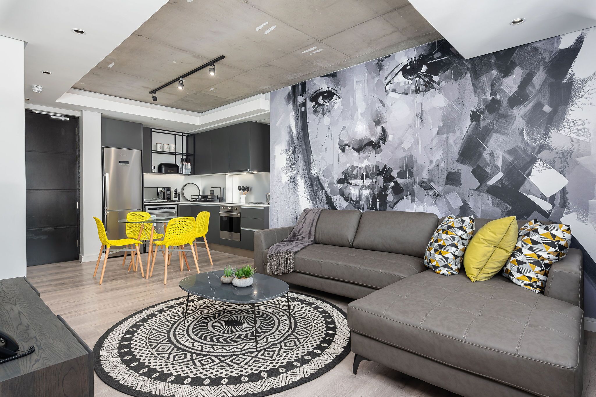 Comfort Apartment | Living area | Flat-screen TV