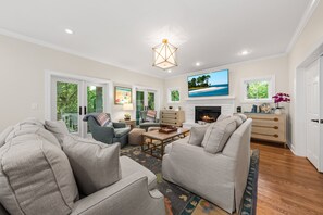 Televisión, chimenea