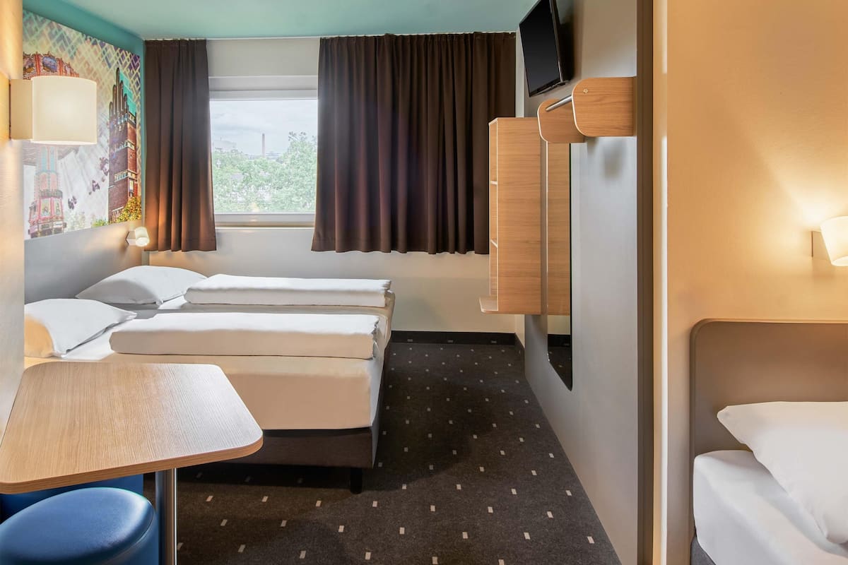 Triple Room | 1 bedroom, desk, soundproofing, free WiFi