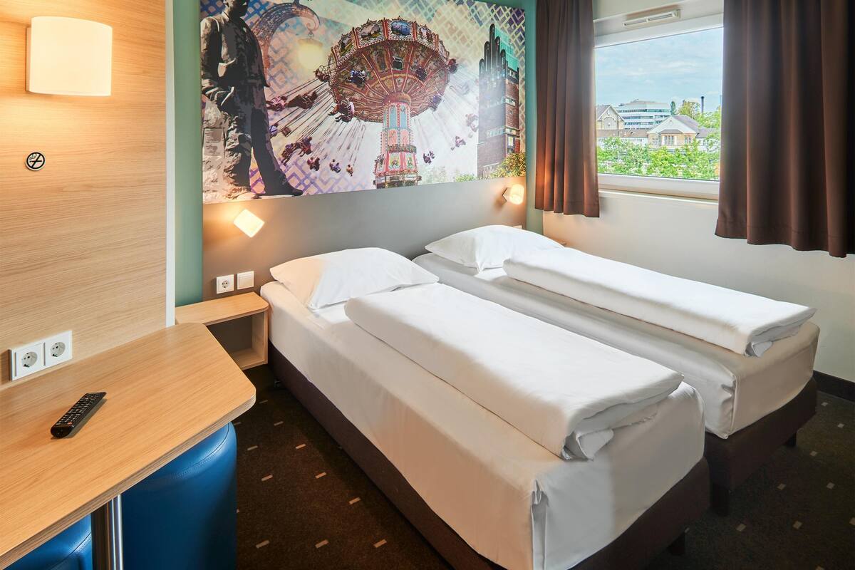 Kamer, 1 twee- of 2 eenpersoonsbedden | 1 slaapkamer, een bureau, geluiddichte muren, gratis wifi