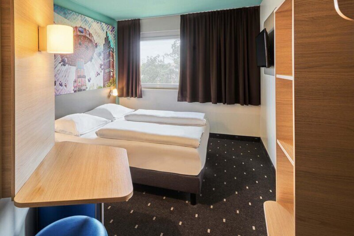 Double Room | Desk, soundproofing, free WiFi, bed sheets