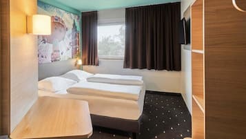 Escritorio, insonorización, wifi gratis y ropa de cama