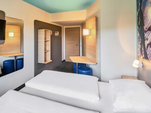 Double Room | Desk, soundproofing, free WiFi, bed sheets