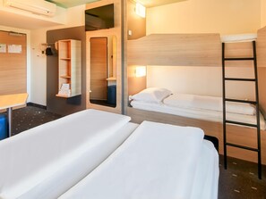 Chambre quadruple | 1 chambre, bureau, système d’insonorisation, accès au Wi-Fi (inclus)