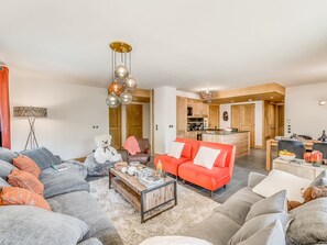 TV, fireplace - Luxury 5-room in Tignes, 8-10 people, hotel service (Tignes)