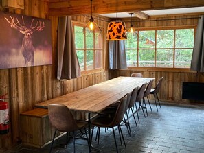 Dining - Family chalet for 14 with jacuzzi and parking in La Tania (La Tania)