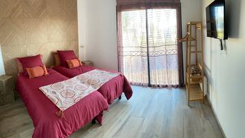 2 bedrooms, travel cot, free WiFi, bed sheets