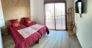 2 bedrooms, travel cot, free WiFi, bed sheets