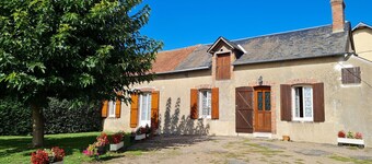 Independent house with enclosed yard 1km from village