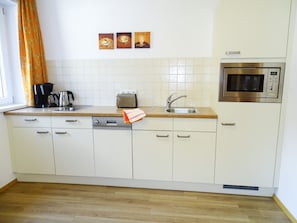 Kühlschrank, Mikrowelle, Geschirrspüler