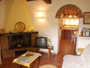 Fernseher, Kamin, Tischtennisplatte