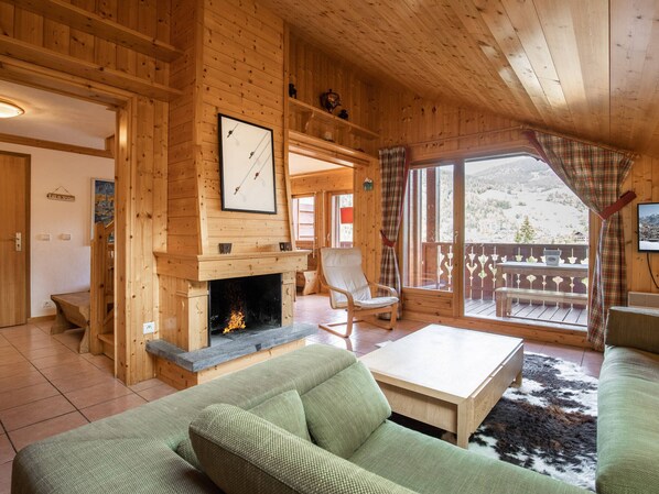 Flat-screen TV, fireplace