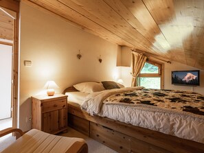 4 bedrooms, free WiFi, bed sheets