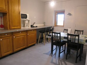 Dining - Charming Farmhouse Near Woods & Canal - Ideal for Families, Sleeps 9 (Vieilles-Maisons-sur-Joudry)