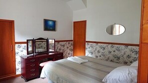 House | 4 bedrooms, iron/ironing board, free WiFi, bed sheets - 4-bed Property in Converted Coach House in Turriff (Turriff)