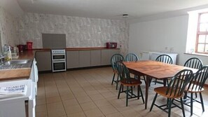 Ferienhaus | Eigene Küche | Kühlschrank, Mikrowelle, Ofen, Herdplatte