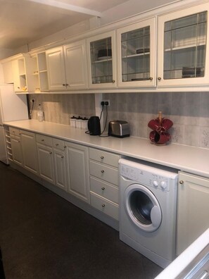 獨棟房屋, 多張床 | 私人廚房 | 電冰箱、微波爐、烤箱、爐台