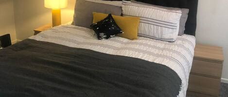 House, Multiple Beds | 5 bedrooms, iron/ironing board, travel crib, free WiFi