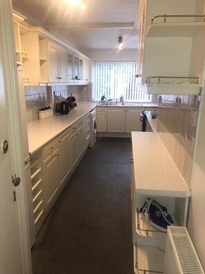 獨棟房屋, 多張床 | 私人廚房 | 電冰箱、微波爐、烤箱、爐台