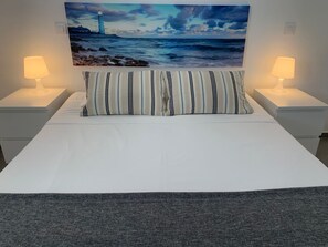 2 makuuhuonetta, silitysrauta/-lauta, ilmainen Wi-Fi, vuodevaatteet