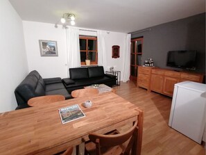 Apartment | Living area | 30-inch flat-screen TV with satellite channels, TV